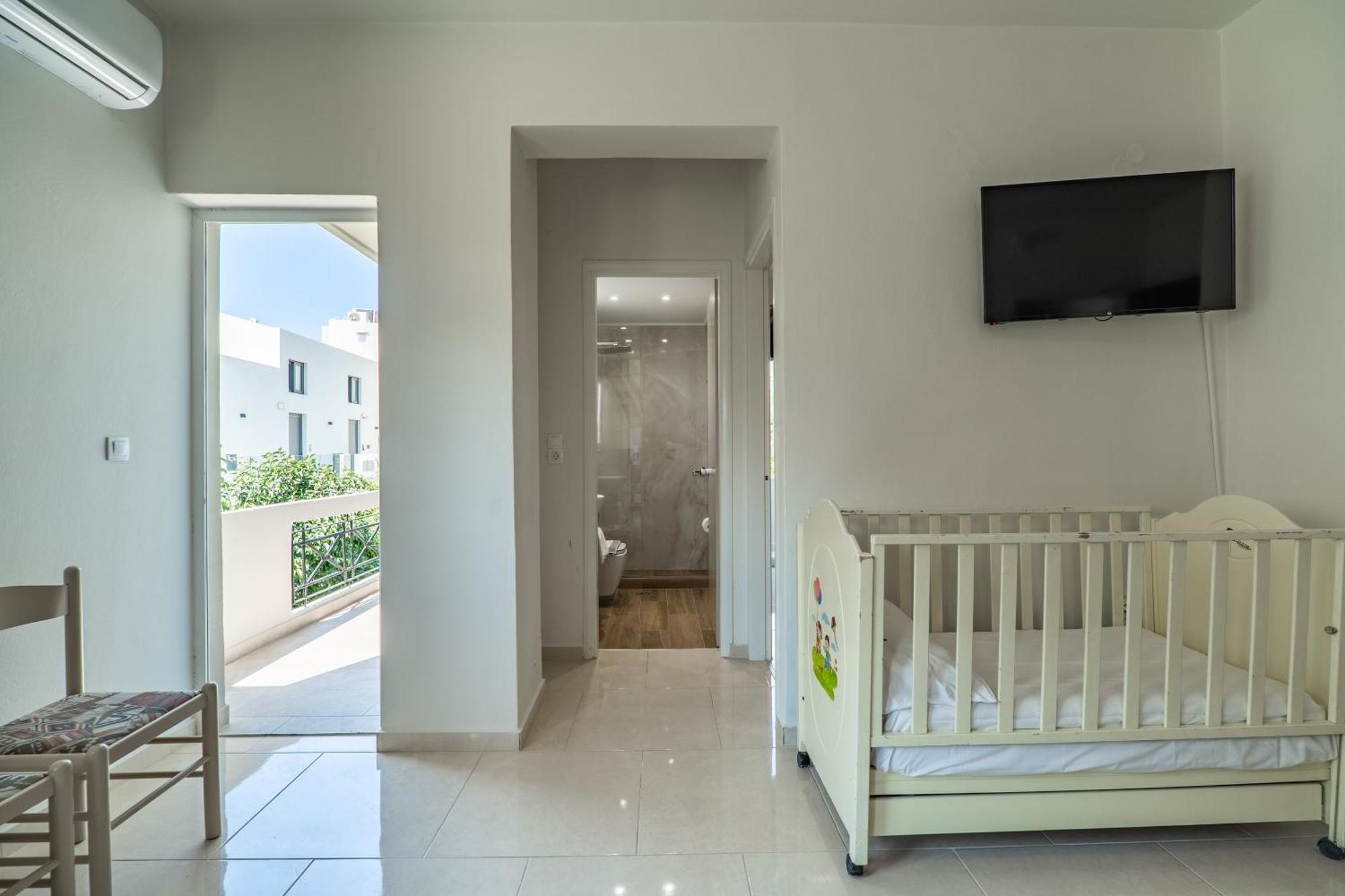 Manos Beachside Apartments Agia Marina Habitación foto