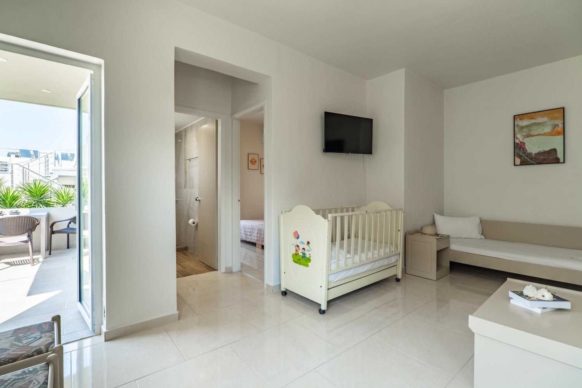 Manos Beachside Apartments Agia Marina Habitación foto