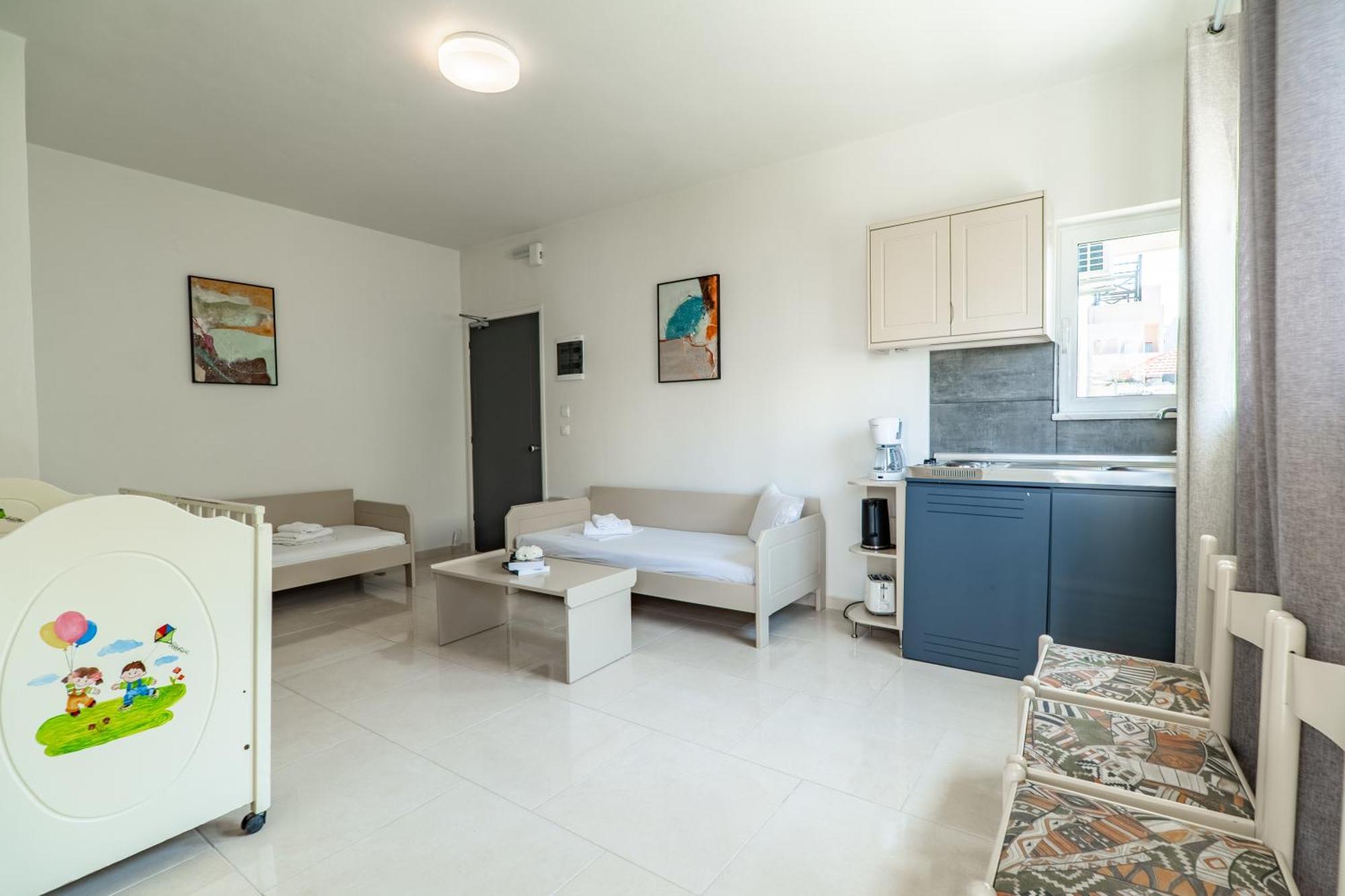 Manos Beachside Apartments Agia Marina Habitación foto